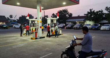 Top Links 1259 Indonesia At A Crossroads: Fires, Downgrades, Fuel Shortages & Homer Simpson. Also, Sex Difference In Pain.
