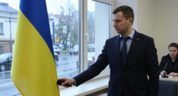 Trump Calls On Ukraine To Replace Zelensky